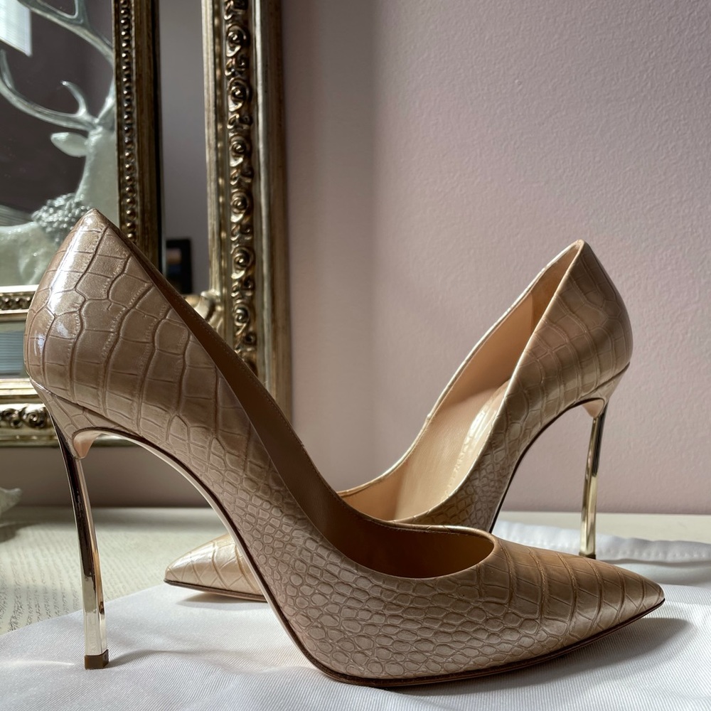 Casadei gorgeous and RARE pumps. - Picture 1 of 15
